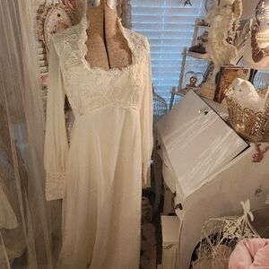 ♡ buttercream beaded lace vintage formal / wedding gown ♡